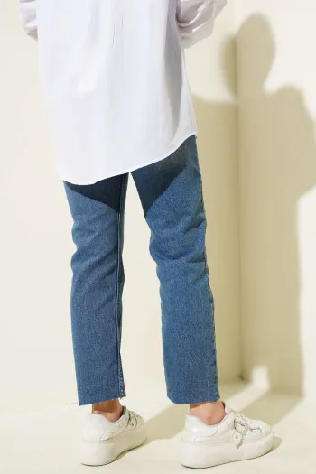 Distressed Cut Hem Denim Jeans in Blue