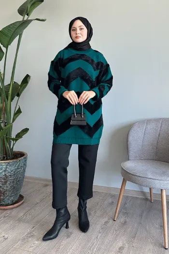 V-Shape Emerald Green Knitted Sweater