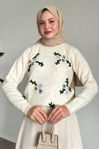 Floral Embroidered Cozy Sweater Off-White