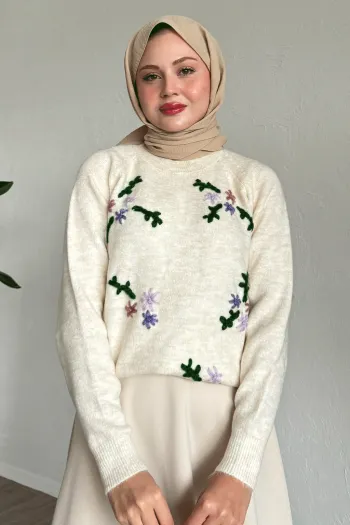 Floral Embroidered Cozy Sweater Off-White