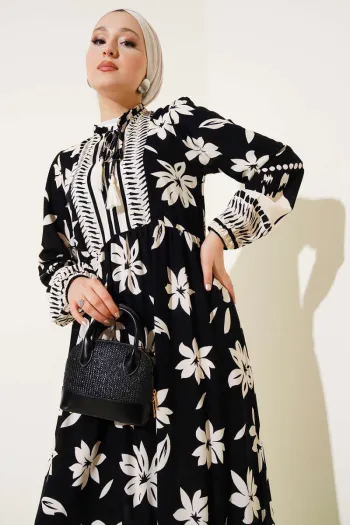 Floral Pattern Ruffled Collar Dress in Black
