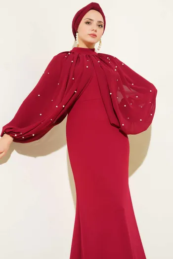 فستان سهرة بورجوندي مع كيب