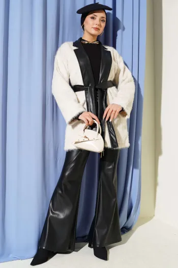 سترة بيج بتفاصيل جلد وغطاء رأس