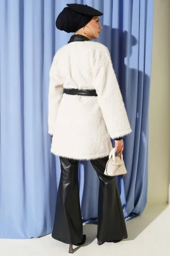 سترة بيج بتفاصيل جلد وغطاء رأس