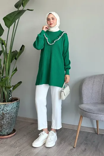 Soft Green Knit Sweater Featuring Ruffled Stitching Design