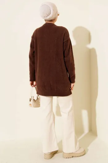 كارديغان متماسك بني أساسي بأزرار ذهبية