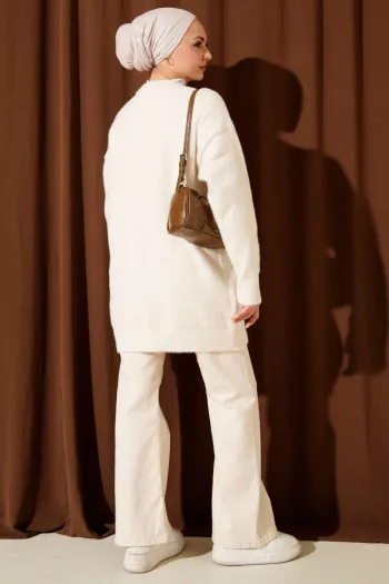 كارديجان حياكة أساسي بلون الكريمي مع أزرار ذهبية