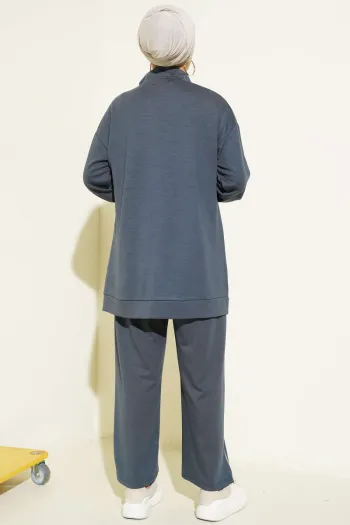 طقم مزدوج رمادي مزود بتطريز وبطانة