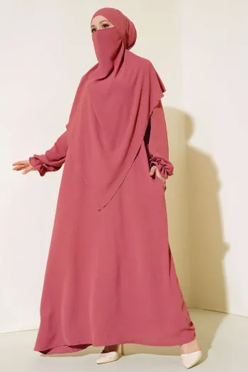 عباءة واسعة مع حجاب باللون الوردي الزهري
