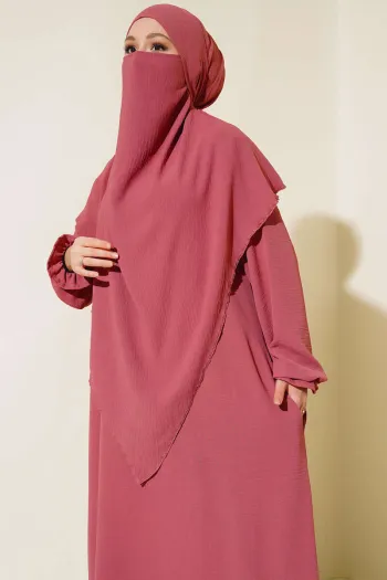 عباءة واسعة مع حجاب باللون الوردي الزهري