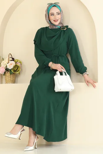 طقم من قطعتين بتفاصيل زمردية