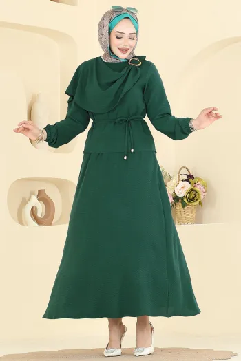 طقم من قطعتين بتفاصيل زمردية