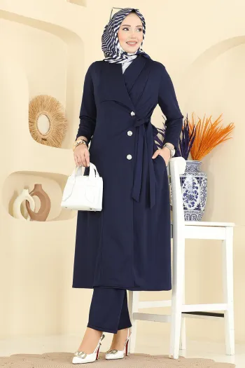 طقم لونه كحلي مكون من قطعتين مع أربطة