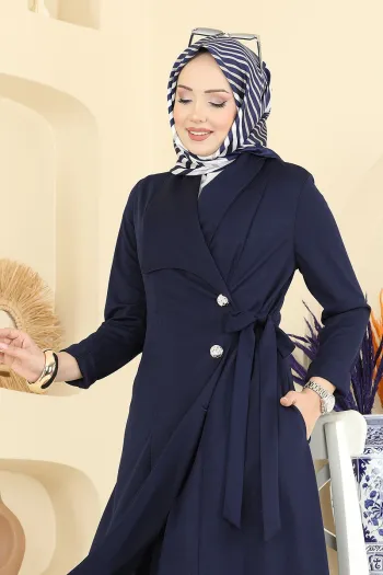 طقم لونه كحلي مكون من قطعتين مع أربطة