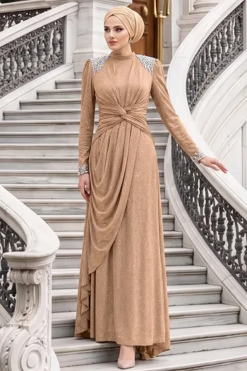 فستان سهرة لامع بتفاصيل حجرية رؤية