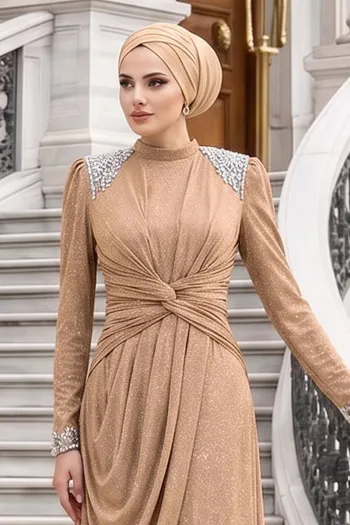 فستان سهرة لامع بتفاصيل حجرية رؤية