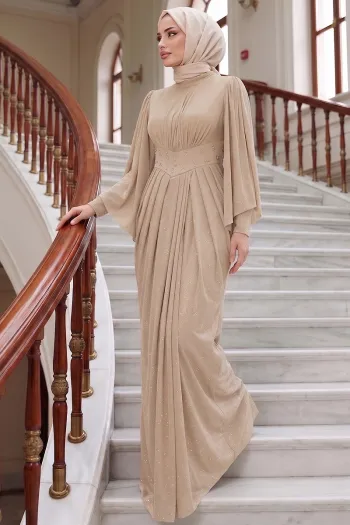 فستان لامع مزين بالحجارة