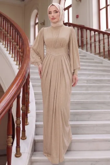 فستان لامع مزين بالحجارة