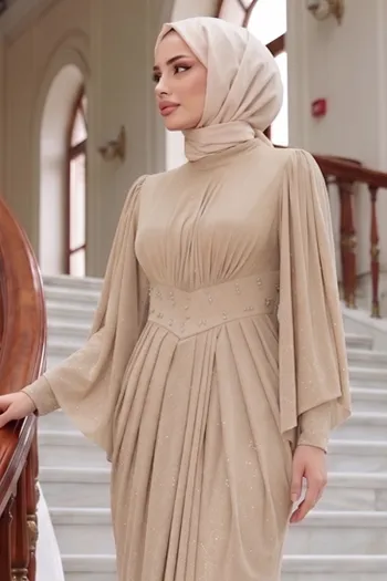 فستان لامع مزين بالحجارة