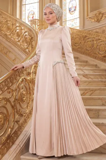 فستان سهرة مزين بحزام