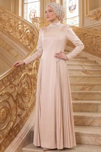 فستان سهرة مزين بحزام