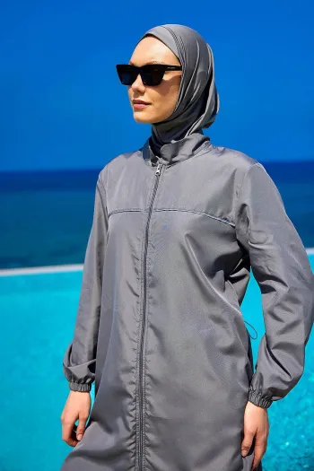 ملابس سباحة نسائية مغطاة بالكامل باللون الدخاني