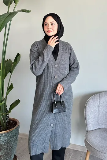 Long grey knitted cardigan featuring buttons and ribbed pattern