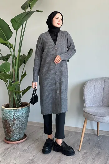 Long grey knitted cardigan featuring buttons and ribbed pattern