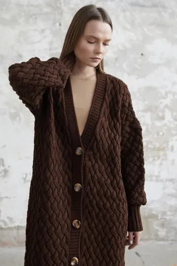 Arene Long Knitted Buttoned Sweater Cardigan - Marrón Amargo