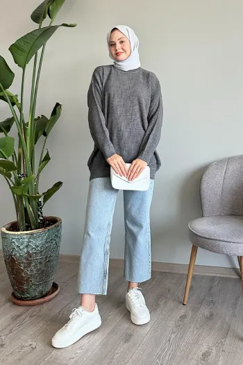 Essential Basic Grey Knitted Sweater for Comfortable Wear