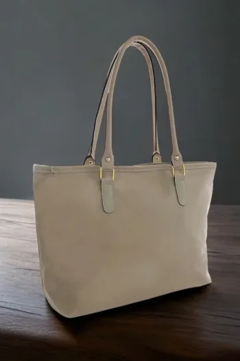 Women&#39;s Shoulder Bag with Accessories Vision