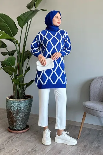 Suéter Azul de Punto con Detalles de Perlas a Rayas