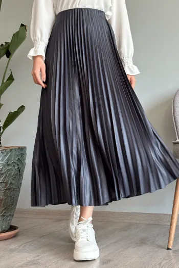 Pleated Skirt in Charcoal Gray