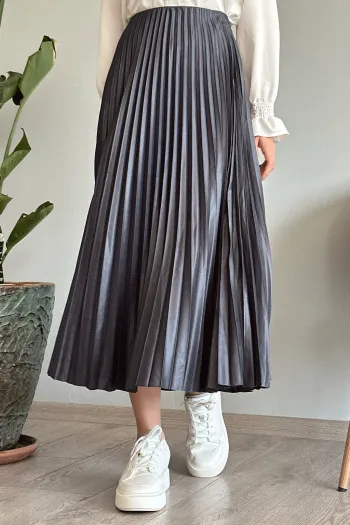 Pleated Skirt in Charcoal Gray