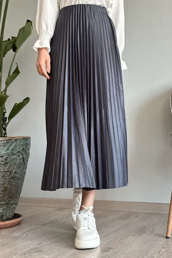 Pleated Skirt in Charcoal Gray