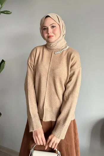 Beige Knitted Sweater Adorned with Seashell Stone