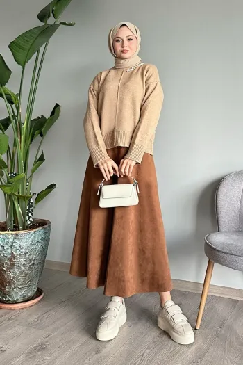 Beige Knitted Sweater Adorned with Seashell Stone
