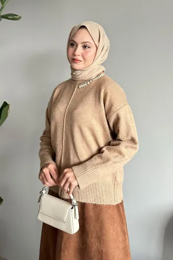 Beige Knitted Sweater Adorned with Seashell Stone