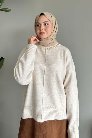 Cozy Ecru Knitted Sweater with Seashell Stone Texture