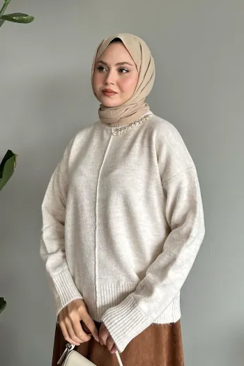 Cozy Ecru Knitted Sweater with Seashell Stone Texture